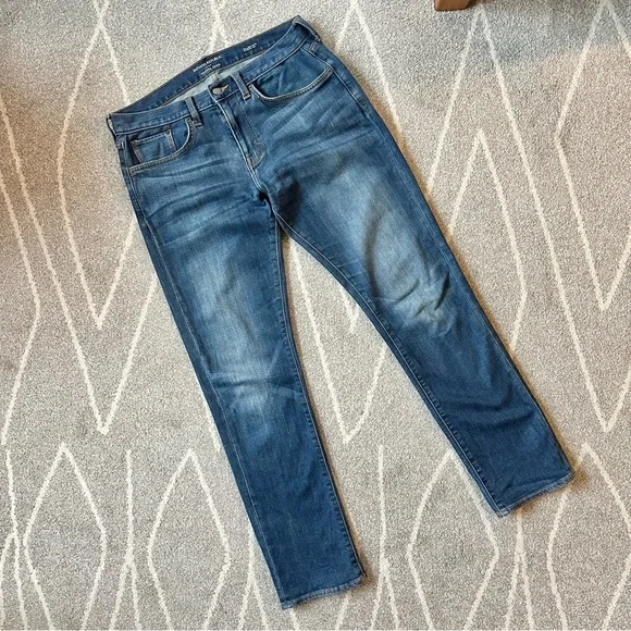 Banana Republic Medium Wash Traveler Jeans Size 31 x 32 Slim Fit - Picture 1 of 6